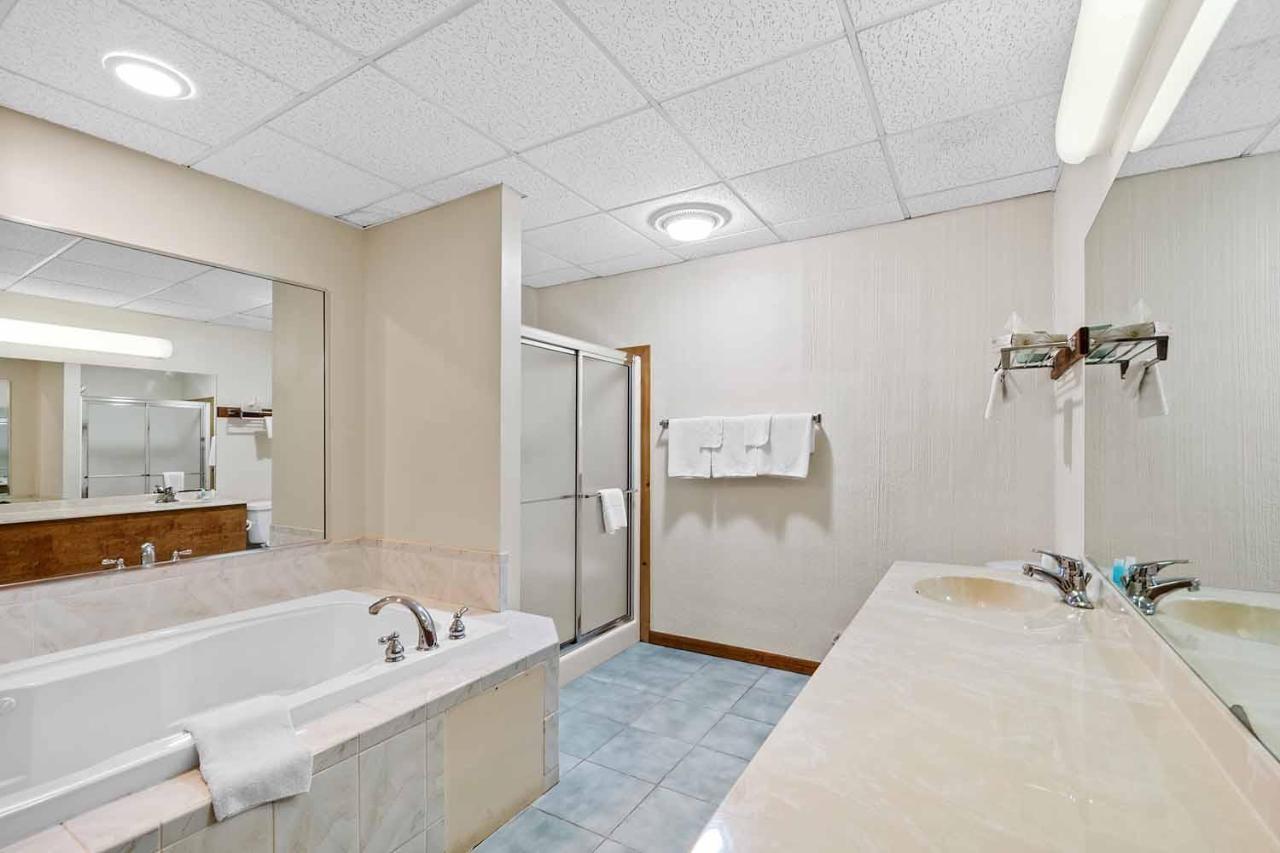 Shadowbrook Resort Tunkhannock Bagian luar foto